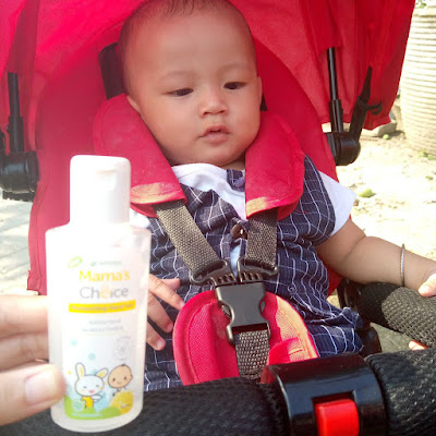 Hand sanitizer si kecil saat keluar rumah