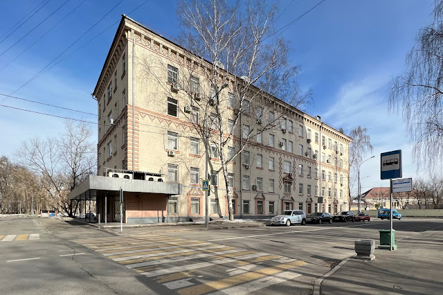 Ростокинская улица, Институт прикладной геофизики имени Е. К. Федорова (бывшее общежитие 1952 года постройки)