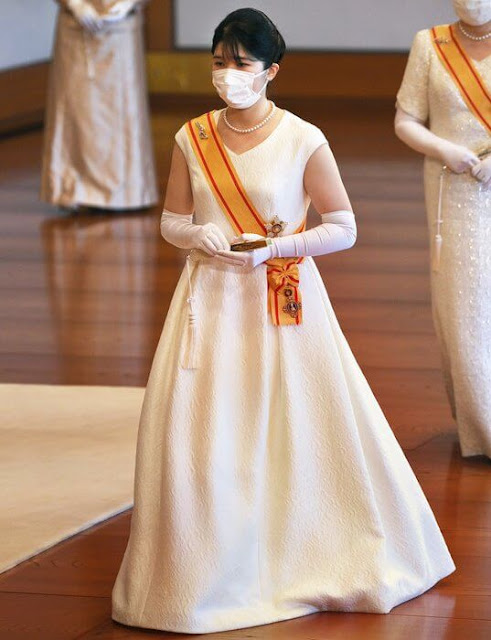 Empress Masako, Princess Aiko, Crown Princess Kiko, Princess Kako wore long dresses, but they refrained from wearing tiaras