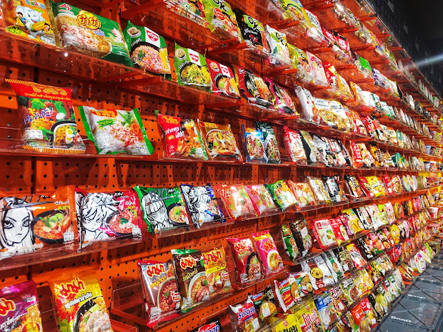 many different types of instant noodles from all across Asia