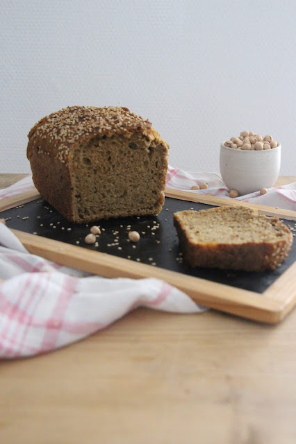 Cuillère et saladier : Pain au houmous