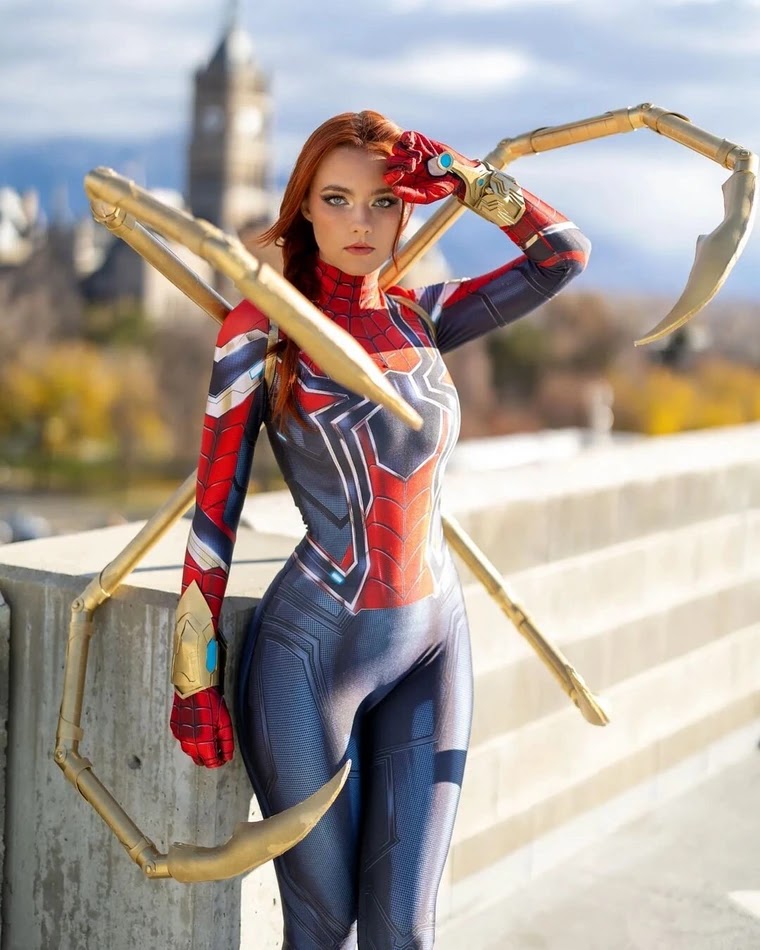 Spider man cosplay girl