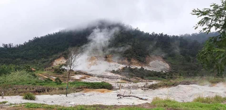 Kawah Sikidang Fenomenal Bisa Melompat Bagai Kijang Nurul Sufitri Travel Blog