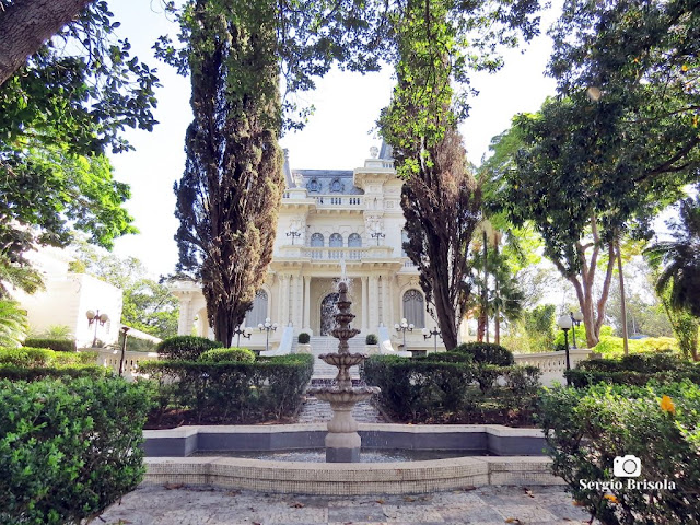 Fotocomposição tendo como tema o lindo Palacete Violeta no Ipiranga