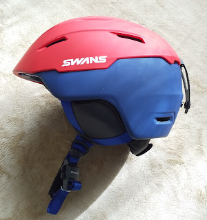 SWANSスノーボードヘルメットの写真