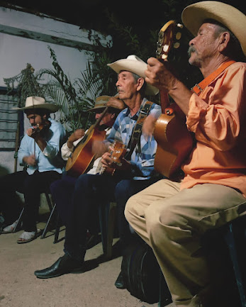 Los minueteros de Arteaga: Don Valente, Don José y Don Adán.