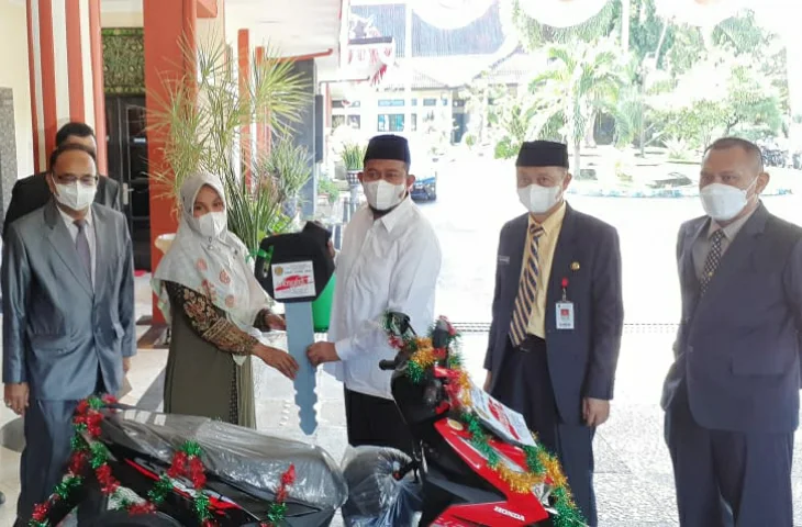 Transportasi Laut untuk Bidan Hadariah