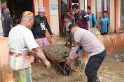 Polres Aceh Tenggara Turut Serta Bersihkan Wilayah Dampak Banjir Di Wilkumnya