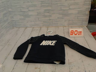 中古品　子供服　９０ｃｍ　ＮＩＫＥ　ブラック　プルオーバー　４４０円