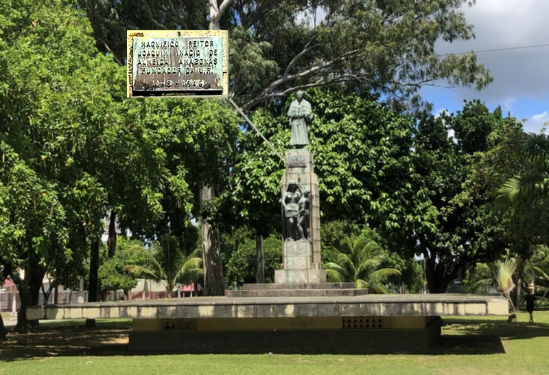 Monumento na Universidade Federal de Pernambuco