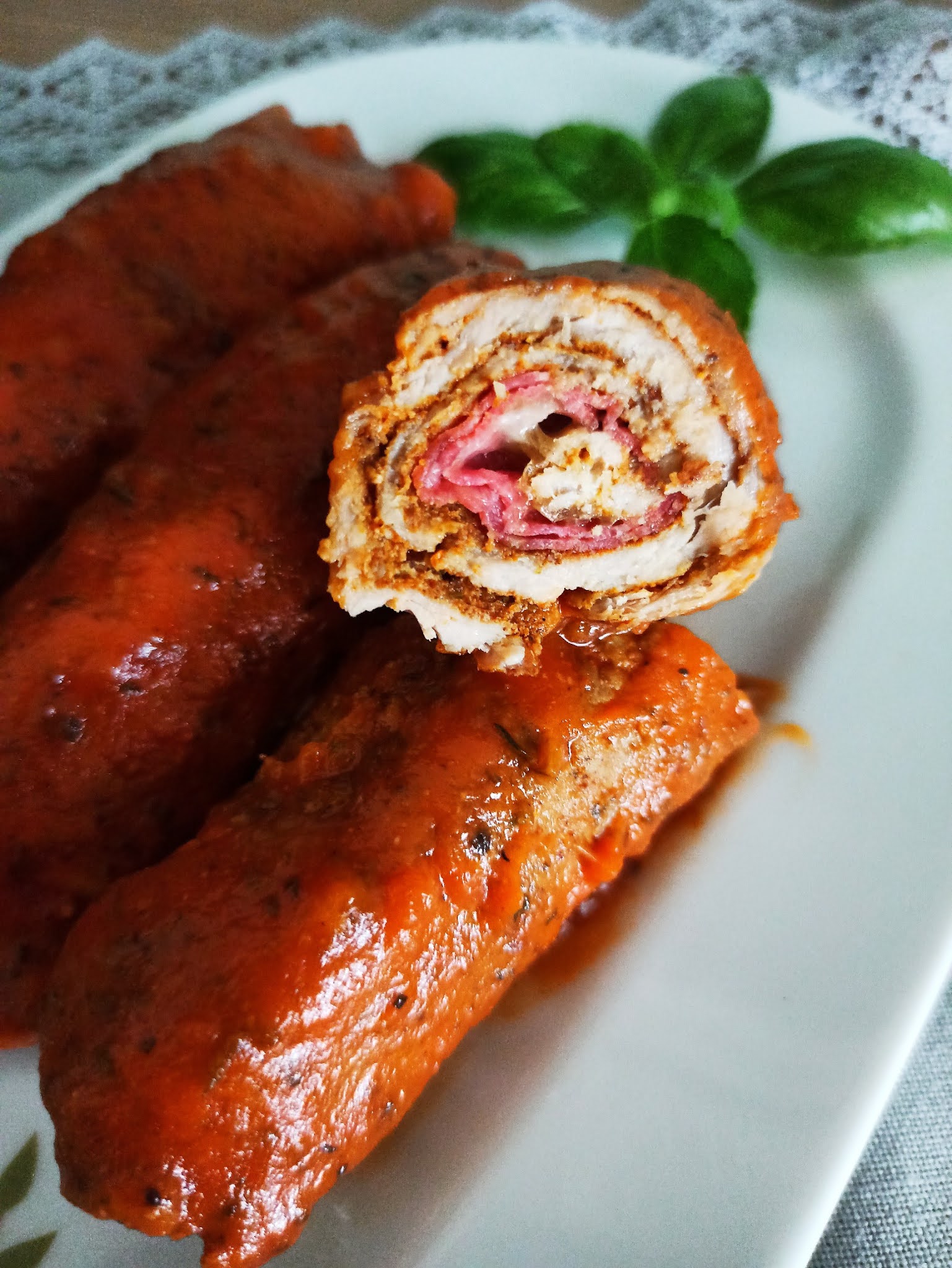 Roladki schabowe z salami i mozzarellą