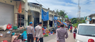 Patroli Pasar, Salah Satu Cara Polsek Alla Memberikan Himbauan Kamtibmas Dan Prokes