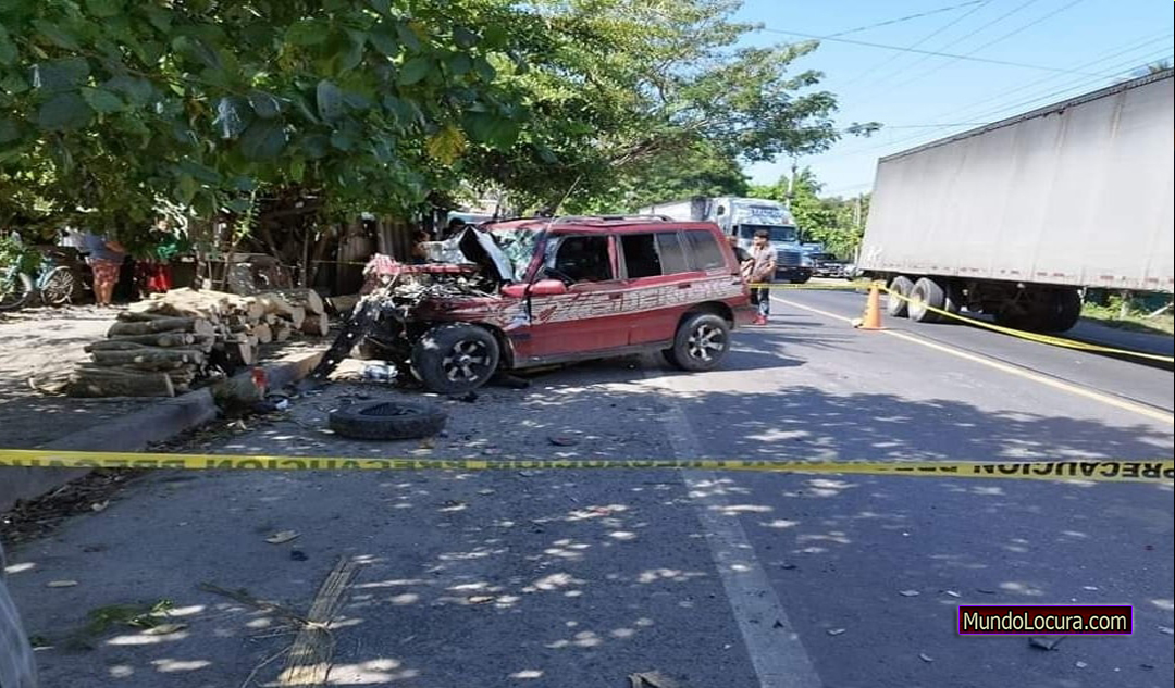 El Salvador: Una persona muerta deja choque entre camión y camioneta en Cangrejera
