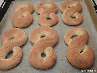 Mucenici moldovenesti de post reteta de casa 9 martie retete covrigi polonezi cozonacei cornuri desert patiserie,