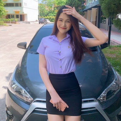 Tight Skirts Page: Asian Ladies in Tight Skirts 36: Thailand College Girls