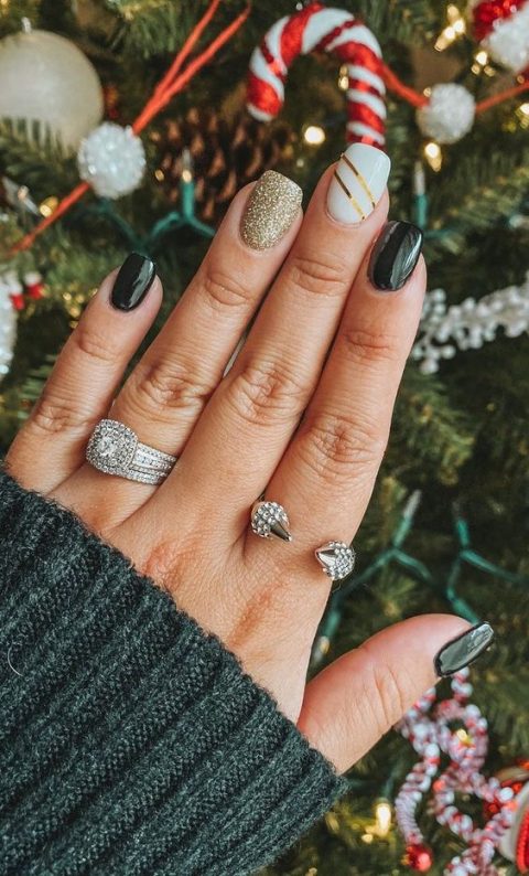 easy christmas nails