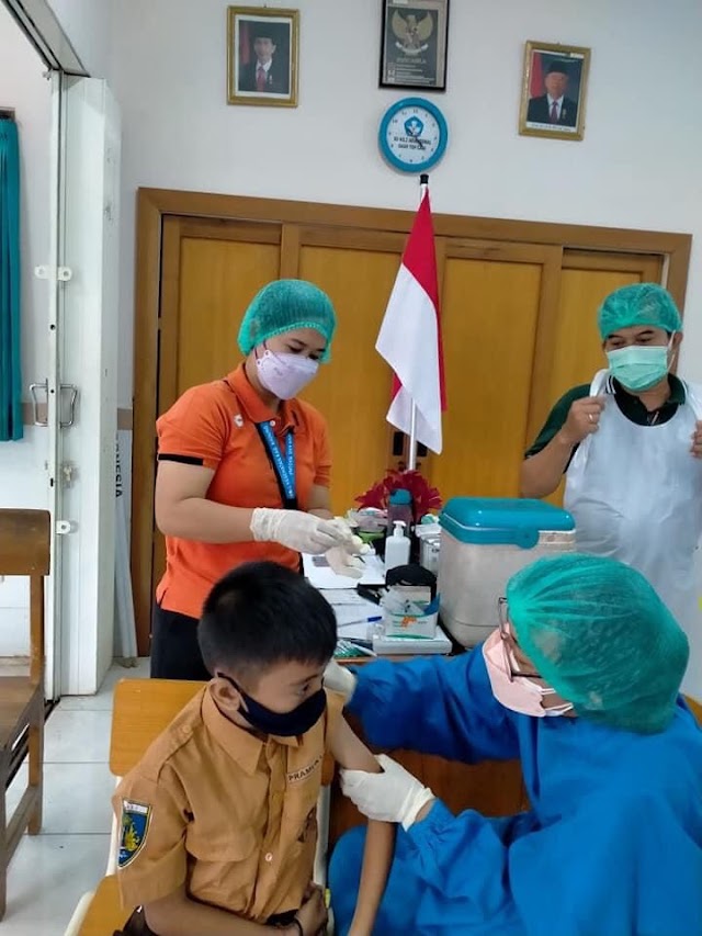 Kegiatan Vaksin di SD No. 2 Abiansemal Dauh Yeh Cani.  Kec Abiansemal   Kabupaten Badung Tanggal 15 Desember 2021