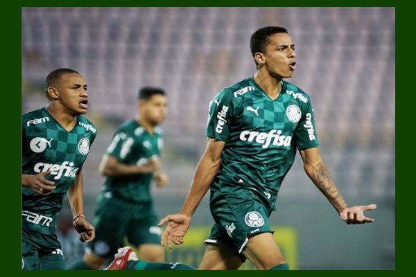 Copinha:Palmeiras vence São Paulo e avança  para final ; torcedor invade campo com faca