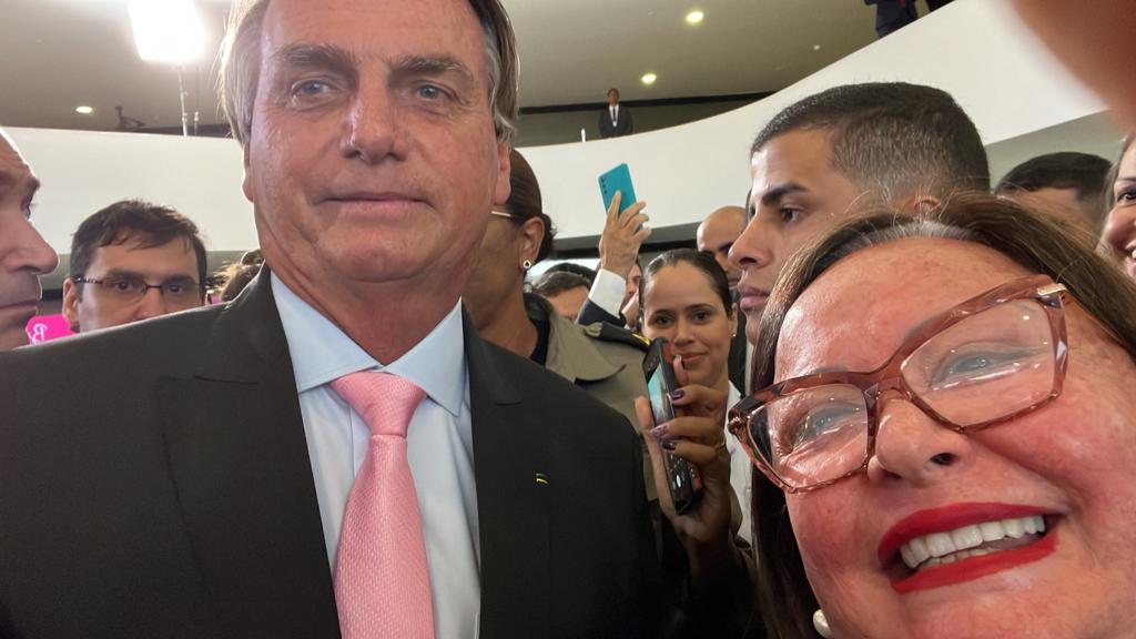 Vanda Milani participa de evento com Bolsonaro em homenagem às mulheres