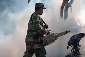 Cegah DBD, Serda Aryadi Babinsa Koramil 0602-13/Padarincang Laksanakan Fogging Bersama Puskesmas Padarincang