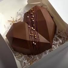 Chocolate Pinata cake in Delhi