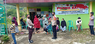 Kapolsek Alla Lakukan Pengamanan Vaksinasi Di Kantor Kelurahan Buntu Sugi