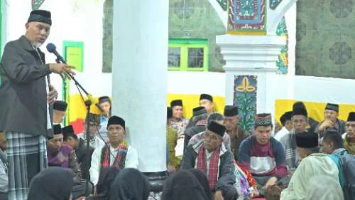 Beri Tausiyah Maulid Nabi SAW di Masjid Ampek Lingkuang, Gubernur Mahyeldi Ingatkan Pentingnya Selalu Berada di Jalan yang Lurus