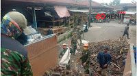 Satgas Sektor 22 Sub 11 Bongkar Sampah di Pasar Induk Gedebage