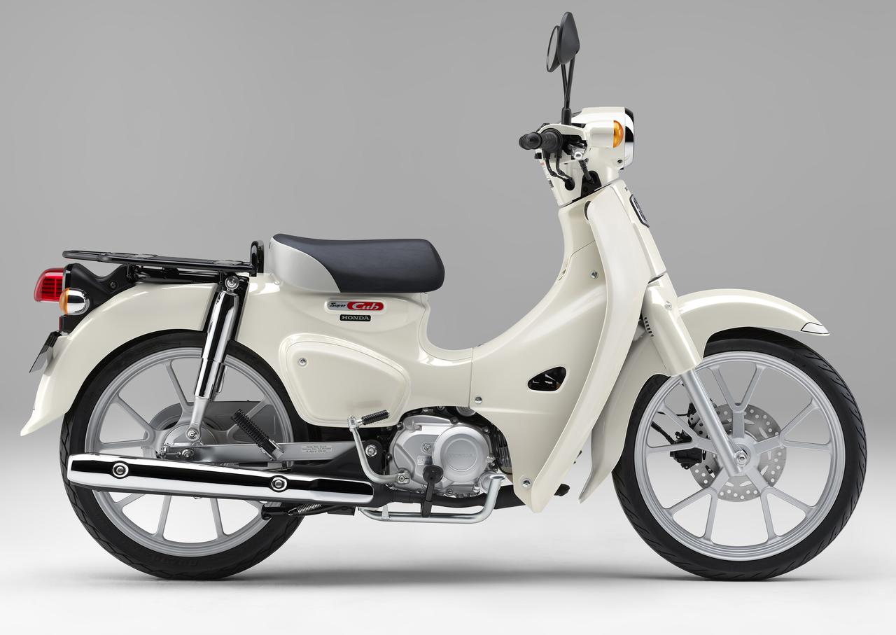 Honda has officially launched the 2022 version of the super classic motorcycle family, the Super Cub 110 version 2022 in Japan recently. that remains the same identity as the previous version But there are some details that differ in a very interesting way.  For the Honda Super Cub 110 2022, it will have a round headlamp design similar to the original Super Cub family, but the type of wheels has been changed from 17-inch front and rear wheels from wire spokes to aluminum alloy wheels instead. Including the tires have been changed to tubeless (tubeless), and the seat has been changed from the previous version. The front drum brake system was changed to disc brakes. Including the installation of an ABS brake system to come with.  while the power of the bike It has changed from the original. Although it still comes in the 109cc single-cylinder, 4-stroke SOHC, it has a new stroke of 47.0 x 63.1 mm (from 50.0 x 55.6 mm) to a maximum of 8 PS and has been added. More torque than ever. air cooled engine Seat height 738 mm. The weight of the bike is 101 kg. The bike has also adjusted the display details of the new screen as well.  have to wait to follow that In Thailand, will we have to upgrade according to Japan or not? if there is progress We will hurry to update you soon.