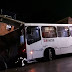 Vídeo: ônibus atinge residência e deixa passageiros feridos na Zona Norte