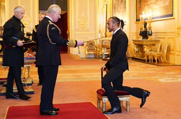 Lewis Hamilton a été officiellement anobli par le Prince Charles
