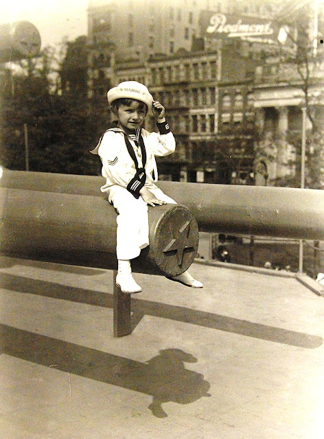 Fotografías del buque acorazado USS Recruit en Manhattan (1917-1920)