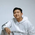 Lirik Lagu Aku Hanyalah Tangis Diantara Tawamu Dan Dirinya - Denny Caknan