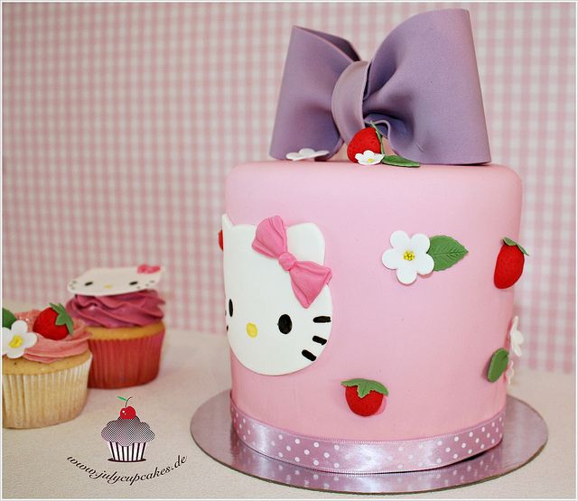 pictures of hello kitty cake