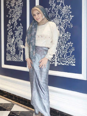 Baju Kebaya mewah artis Olla Ramlan