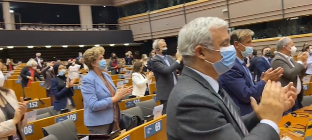 Vídeo: Lula é aplaudido de pé por eurodeputados após discurso no Parlamento Europeu