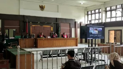  Dituntut Jaksa 5 dan 6 Tahun Penjara, Mantan Kades Ayah-Anak Ini Ajukan Pledoi