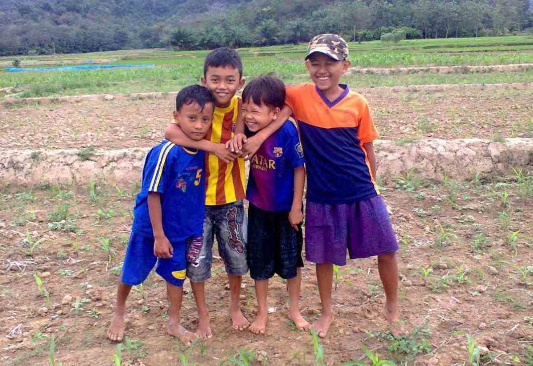 Potret kehidupan anak desa di sawah