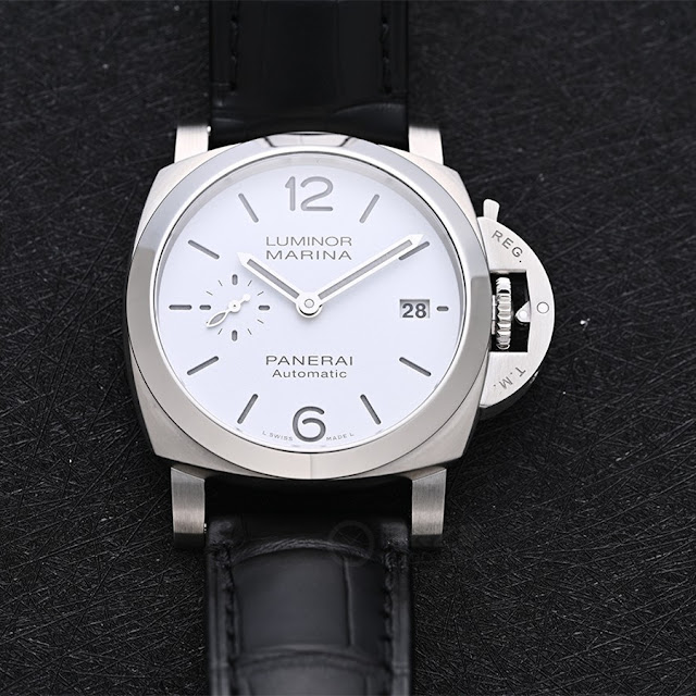 Review the Panerai Luminor Marina 40mm White Dial Watch Replica