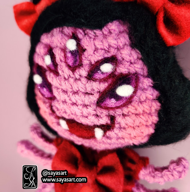 saya's art plush plushie crochet doll poupée art amigurumi art doll crocheter feutrine laine yarn felt felting muffet undertale jeu vidéo video game cute kawaii handmade france artist artiste commission commande araignée spider