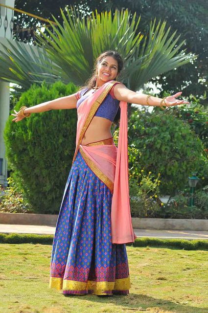 Gowthami Chowdary Sexy Navel Show In Saree Photoshoot Stills