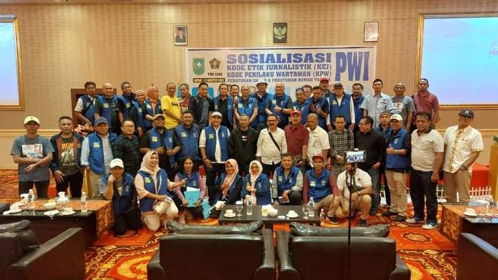 PWI Riau Gelar Sosialisasi KEJ dan KPW, Ilham Bintang : Jaga Integritas Profesi Wartawan