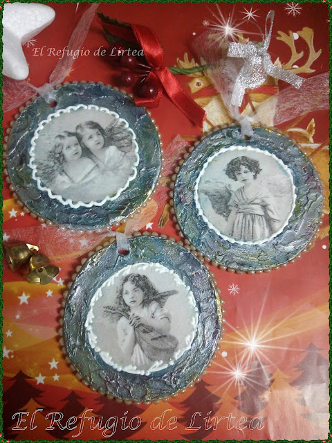 ADORNOS NAVIDEÑOS DE CARTÓN CON  DECOUPAGE Y PASTA