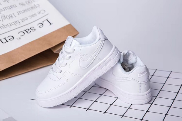 Mẫu giày Nike AF1 full trắng