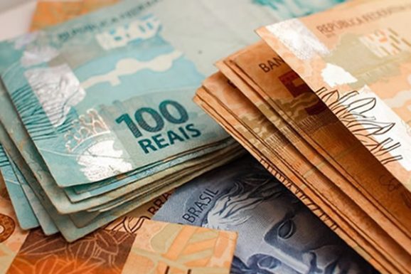 Salário mínimo em 2022 pode subir para R$ 1.200