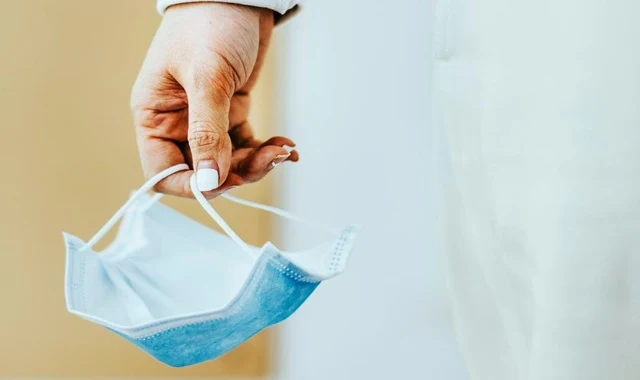 ليس الجميع على استعداد للتخلي عن أقنعة الوجه في تركيا