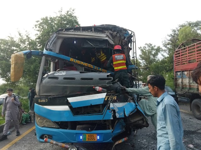 راولپنڈی جی روڈ پر خطرناک ٹریفک حادثہ