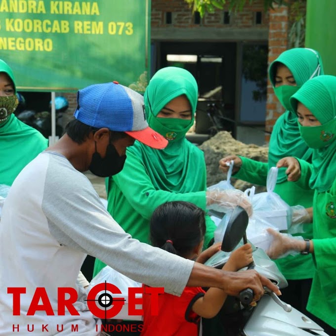 Persit Kartika Chandra Kirana Kodim Pati Bhaksos Berbagi Dengan Sesama Bagikan 100 Nasi Kotak