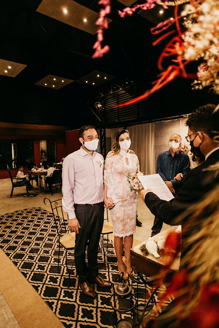 couple getting married wearing masks