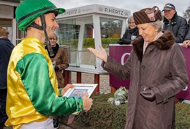 Princess Benedikte presented the prize to winner Mikkel Johansen, who participated with the horse Frost